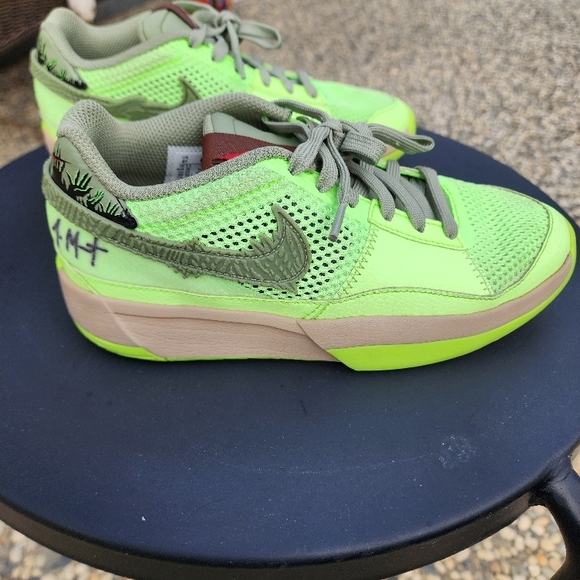 Nike Green Athletic Shoes - Picture 5 of 8
